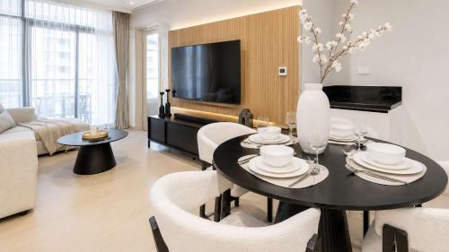 Free housekeeping visits during your stay - StayShort - Elegant 2BR in Business Bay with Great Views
