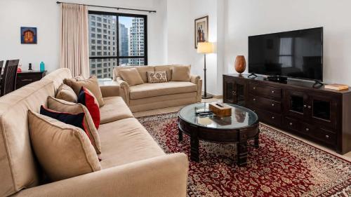 Free housekeeping visits during your stay - StayShort - Cozy & Modern 1BR in JBR Sleeps 4