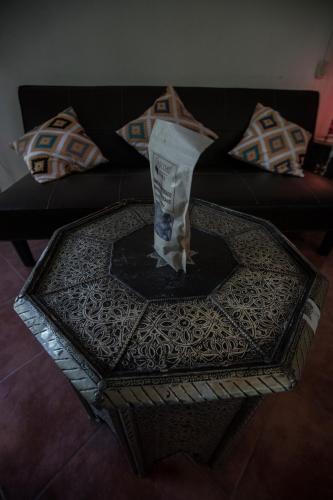 a coffee table in a living room with a couch at Blanconejo de Montezuma in Montezuma