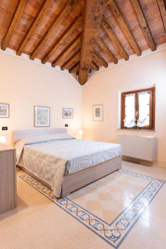 a bedroom with a large bed and a wooden ceiling at TUSCANFLAT Castle in Scrofiano