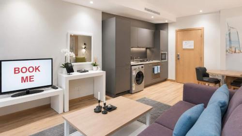 Free housekeeping visits during your stay - StayShort - Iconic JBR Studio Walk Everywhere
