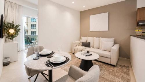 Free Housekeeping Visits During Your Stay - StayShort - Inviting Studio in Production City for 4