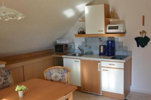 Kuchnia lub aneks kuchenny w obiekcie Ferienwohnung Pöreiterhof