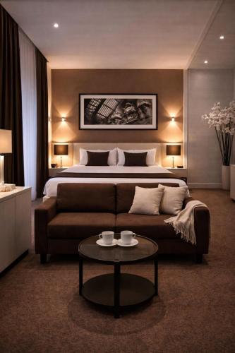 Un pat sau paturi într-o cameră la Stelle Hotel The Businest