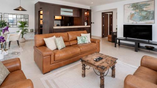 Free housekeeping visits during your stay - StayShort - Sleek & Modern 1BR in Downtown Tower 8