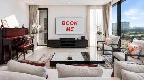 Free housekeeping visits during your stay - StayShort - Luxury 3BR Apartment in Meydan that Sleeps 5