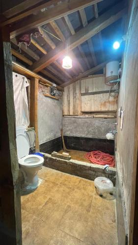 a bathroom with a toilet in a room at Mansa Homestay in Kalgha
