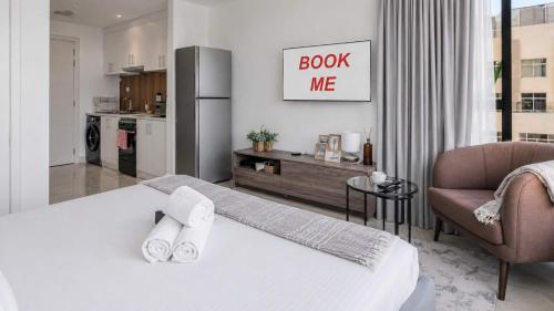 Free housekeeping visits during your stay - StayShort - Comfortable Studio Stay in Square Tower Ideal for 2