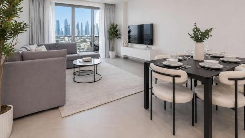 Free housekeeping visits during your stay - StayShort - Luxury 3BR Canal Front Apartment in a Prime Setting
