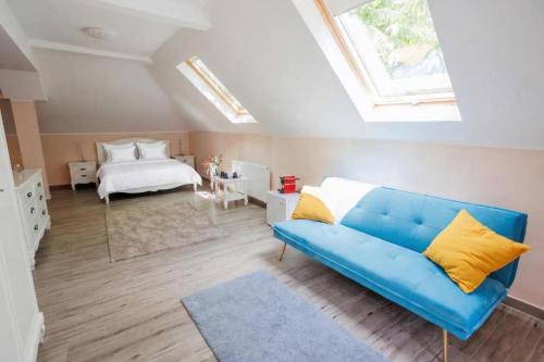 a living room with a blue couch and a bed at Negru Voda 9- Old Town in Constanţa
