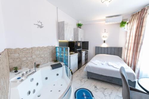 Valaoritou Luxury Jacuzzi by Dimcol 1