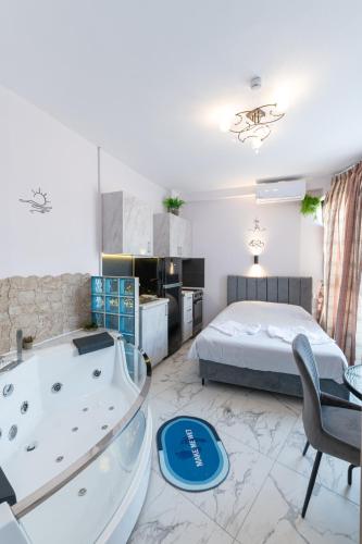 Valaoritou Luxury Jacuzzi by Dimcol 1