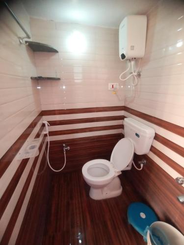 a small bathroom with a toilet and a sink at Swami's Yatri nivas in Akalkot