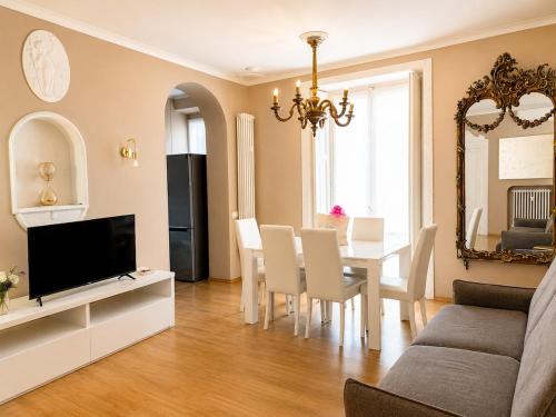 Three Bedroom Apartment in Porta Venezia