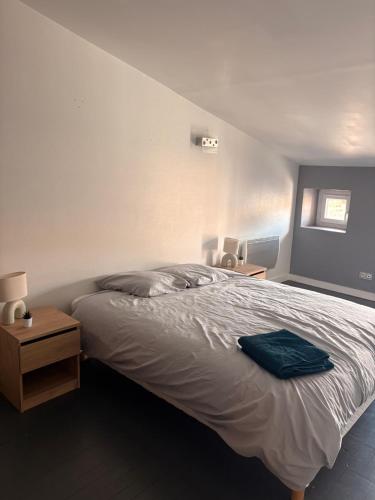 a bedroom with a bed and two night stands at Maison Spacieuse 3 chambres, billard, proche Zénith, in Pérignat-lès-Sarliève