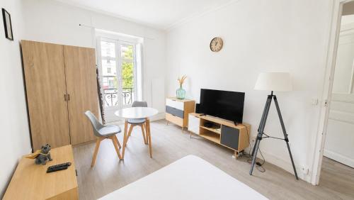 Studio Duquesne 1/2 pers