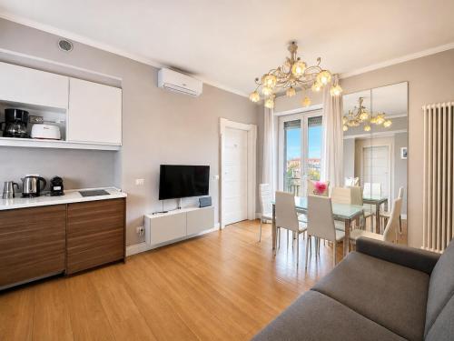 Two Bedroom Apartment with Views in Porta Venezia