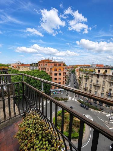 Two Bedroom Apartment with Views in Porta Venezia