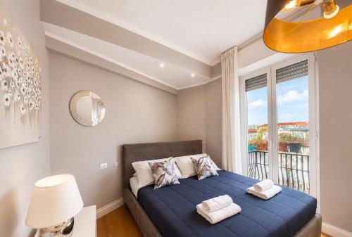 Two Bedroom Apartment with Views in Porta Venezia