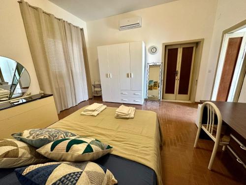 a bedroom with a bed with two towels on it at Affitto nel cuore del Salento in Poggiardo