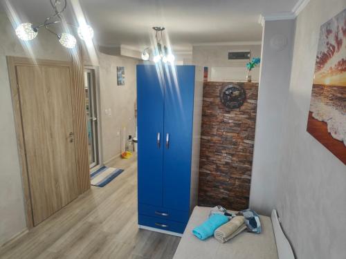 a room with a blue cabinet in a room at Лукс Апартамент Морска Перла in Primorsko