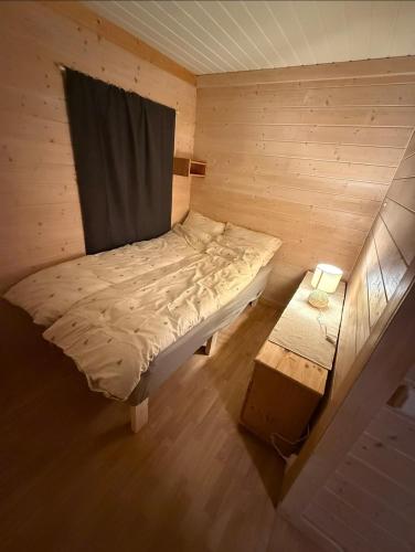 a small room with a bed and a box at Hytta Kilpisjärvi in Kilpisjärvi