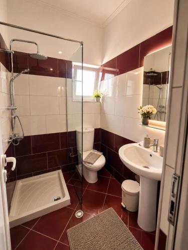 Kamar mandi di Villa Kreshta