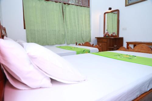 Giường trong phòng chung tại Sumal Villa