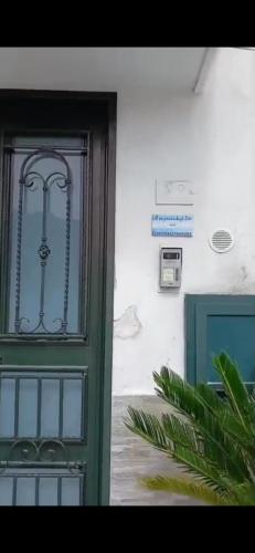 a green door with a window on a building at A un passo dagli Dei in Pimonte