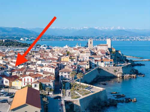 an aerial view of a city with a red arrow at Les Petits Volets Appartements à 100m de la mer in Antibes