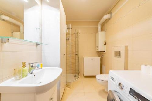 a bathroom with a sink and a toilet at Apartament Malinowy-Osiedle Malinowa 68, Zieleniewo in Zieleniewo