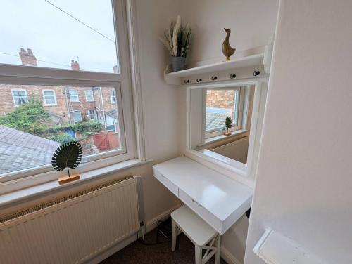 The Heritage Hideaway - King bed, Free parking, Walk to c-centre & Hospital photo 23