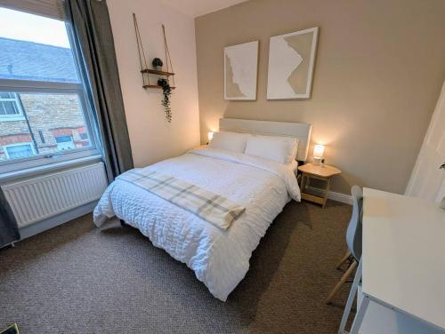 The Heritage Hideaway - King bed, Free parking, Walk to c-centre & Hospital photo 4