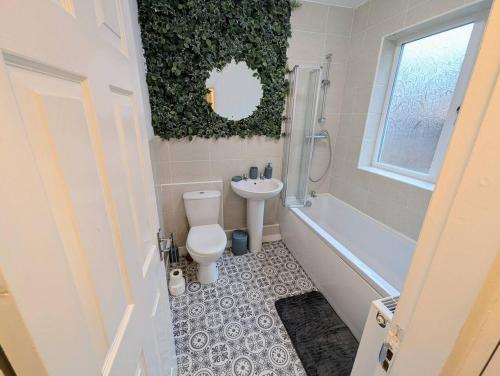 The Heritage Hideaway - King bed, Free parking, Walk to c-centre & Hospital photo 7