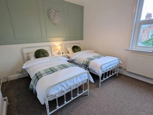 The Heritage Hideaway - King bed, Free parking, Walk to c-centre & Hospital photo 5