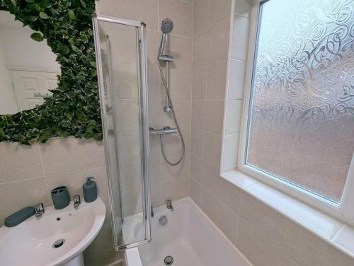 The Heritage Hideaway - King bed, Free parking, Walk to c-centre & Hospital photo 31