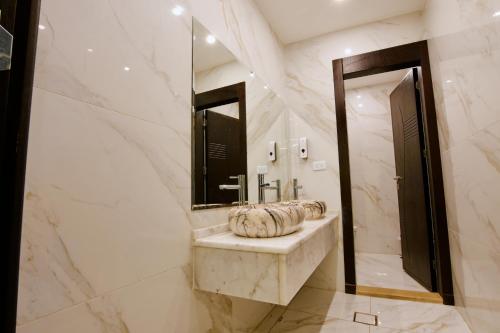 a bathroom with a marble sink and a mirror at Petra Premium Inn in Wadi Musa