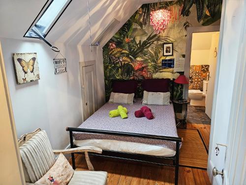a room with a bed with two stuffed animals on it at alojamento maritimo II in Espinho