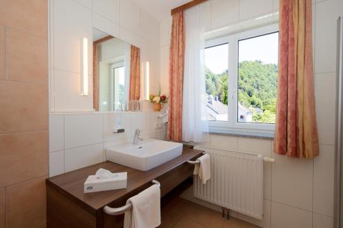 Kylpyhuone majoituspaikassa Gasthof - Landhotel Ernst