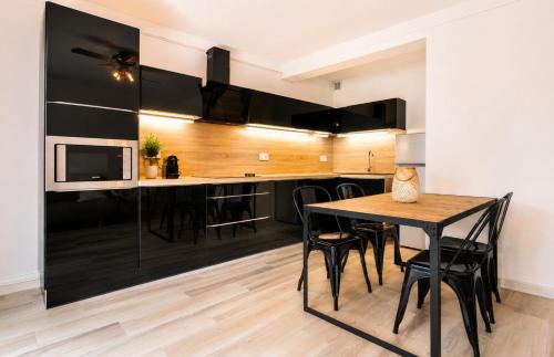 "COSY" Appartement confort de 50m2 à 150m de la Mer et du Centre ville, parking gratuit