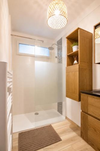 "COSY" Appartement confort de 50m2 à 150m de la Mer et du Centre ville, parking gratuit