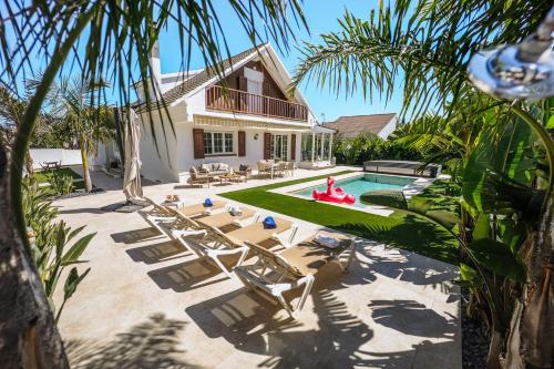 GRAND VILLA SALOU ONLy FAMILIES