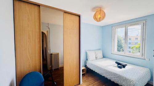 a bedroom with a bed with a mirror and a sink at Les hauteurs d'Avon - Vue forêt - Parking in Avon