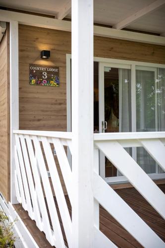 a front porch of a house with a sign on it at Agriturismo Tenuta "Il Cigno" in Villanterio