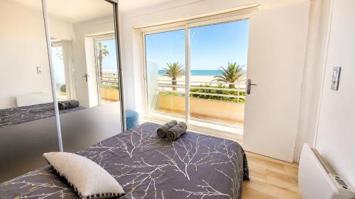 "PLAGE" Splendide Vue Mer depuis la chambre et le salon cuisine, 20m de la plage!
