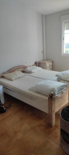 a large bed in a room with at Bello horizonte in Coín