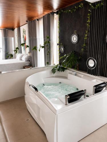 a bathroom with a bath tub with a tub at Wiky House Guaduas in Guaduas