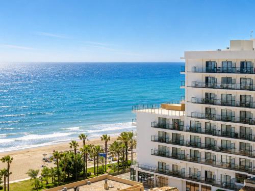 Benalmadena Seafront Apartment with Parking - Magnolia Properties
