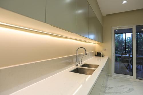 a kitchen with a sink and a counter top at Blue Coast-Vala Mar Villa in Hamallë
