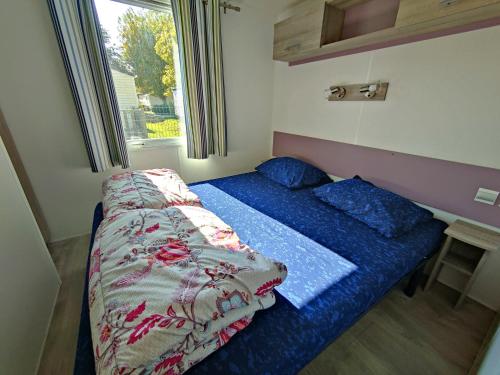 a small bedroom with a bed and a window at De Pujol Greenchalets Argeles sur Mer in Argelès-sur-Mer